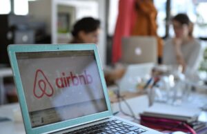 ΑΑΔΕ: «Μπαράζ» ελέγχων για αδήλωτα εισοδήματα από Airbnb