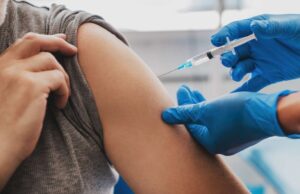 Εμβόλια Covid: 63 θάνατοι και 1.633 παρενέργειες στην Ελλάδα