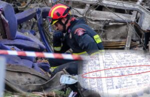 Ο Γ. Γεραπετρίτης παρέλαβε το πόρισμα της Επιτροπής Εμπειρογνωμόνων για το δυστύχημα των Τεμπών