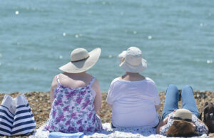 Θαλασσινά μπάνια και εκδρομές για τα ΚΑΠΗ του Δήμου Θεσσαλονίκης