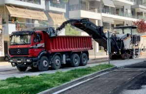 Εργασίες ασφαλτόστρωσης στη Λαμπράκη