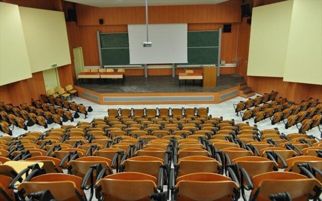 πανεπιστήμιο-έδρανα