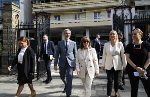 Η Πρόεδρος της Δημοκρατίας Κατερίνα Σακελλαροπούλου, στην επετειακή έκθεση «Γιάννης Γαΐτης: 100 χρόνια από τη γέννησή του»