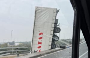 Τροχαίο με νταλίκα στον Περιφερειακό της Θεσσαλονίκης