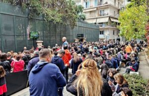 Επέτειος Θανάτου του Κεμάλ Ατατούρκ: Εκατοντάδες Τούρκοι κατέκλυσαν σήμερα, το Τουρκικό Προξενείο